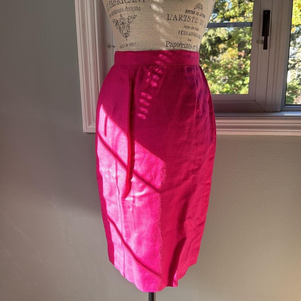 Vintage Gillian 80’s bright pink linen suit set w/original brooch EVC size 6 - Picture 11 of 15
